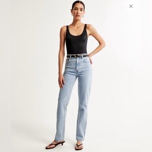 Abercrombie Ultra High Rise 90’s Straight Jean 27S